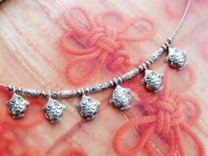 银饰与美发饰品双轨销售 打造时尚配饰一站式体验